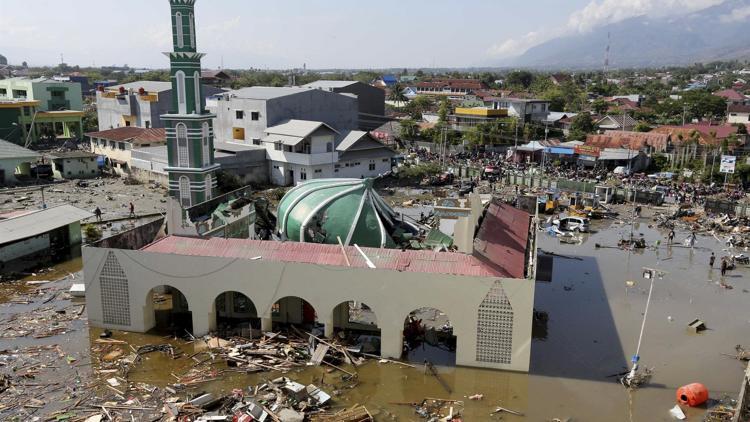 Endonezyadaki depremde ölenlerin sayısı 2002ye yükseldi