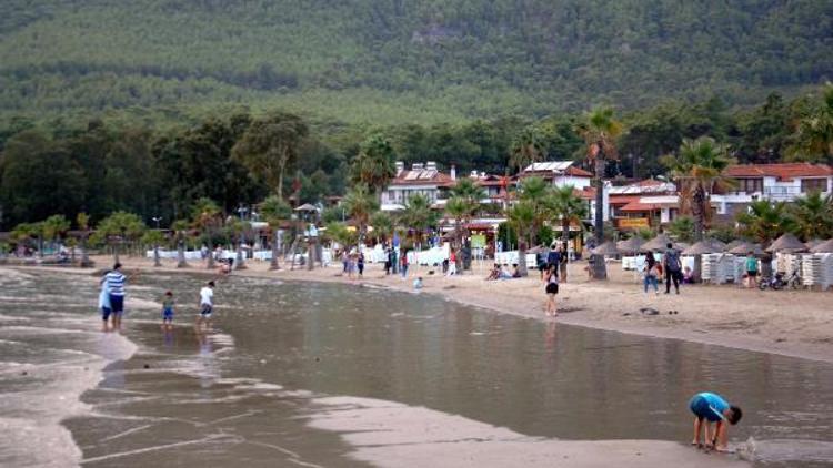 Akyakada deniz 20 metre çekildi