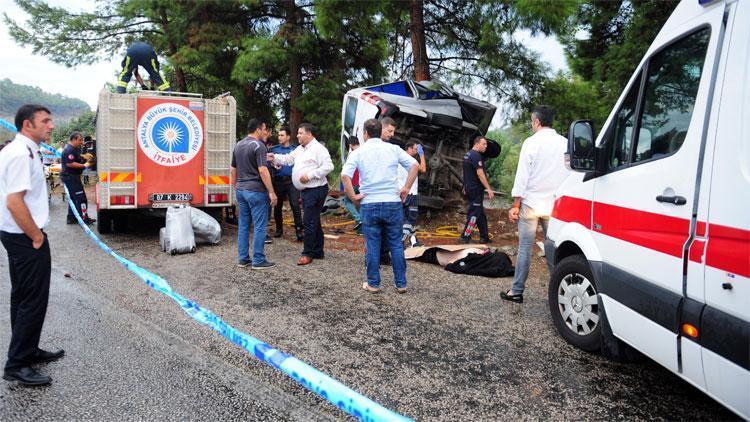 Antalyada feci kaza: Ölü sayısı 4e yükseldi