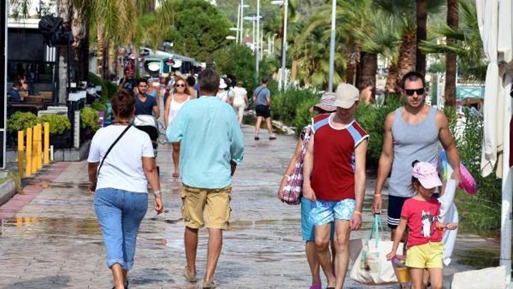 Marmariste yağmurun ardından güneşi gören, sahile koştu