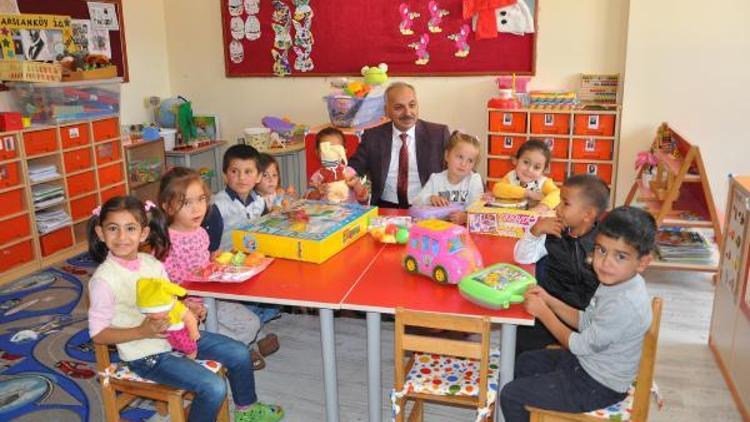 MESOB Başkanı Dinçer, eğitim gördüğü ilkokulu unutmadı