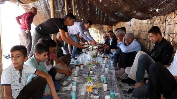 Şırnakta yaşlılar ile çocuklara piknik ve müzikli eğlence