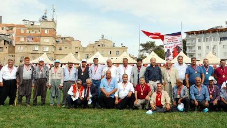 Kılıç’tan eski güreşçilere vefa