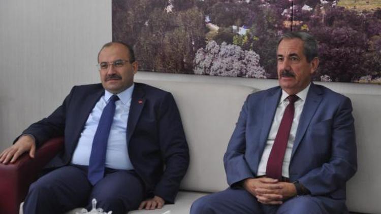 Bitlis Valisi Ustaoğlu Adilcevaz’da asayiş toplantısı düzenledi