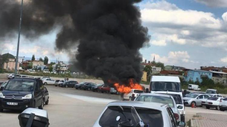 Bursada LPGli araç alev alev yandı