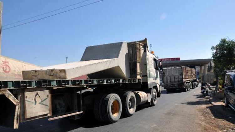 İdlibe beton blok sevkiyatı sürüyor