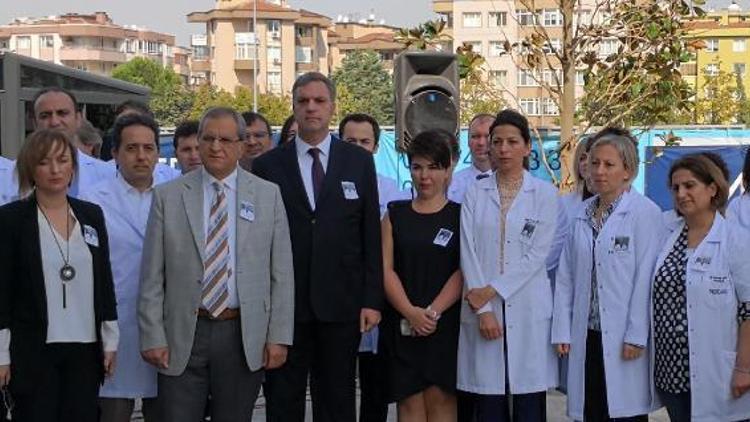 Silahlı saldırıda öldürülen doktor için Bursada saygı duruşu