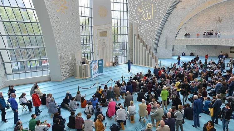 Cumhurbaşkanı Erdoğanın açtığı camiye yoğun ilgi