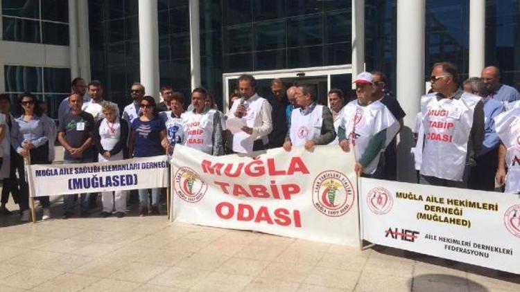 Doktorlar, meslektaşlarının öldürülmesini protesto etti