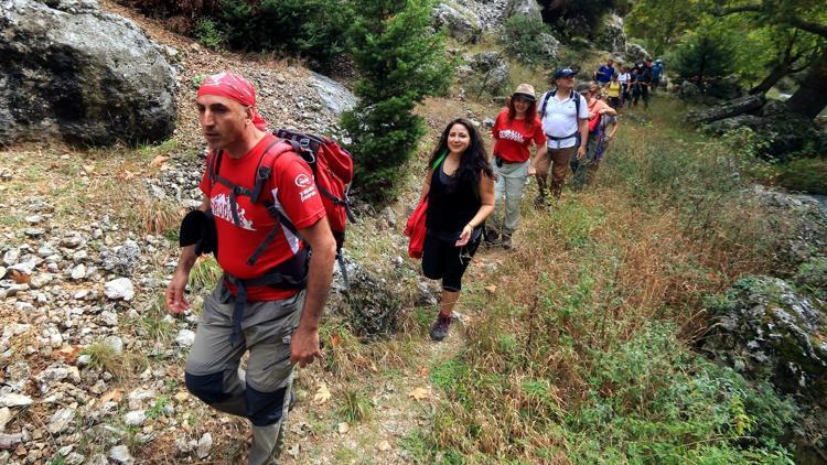 Doğa tutkunları Lamas Kanyonu’nda yürüdü