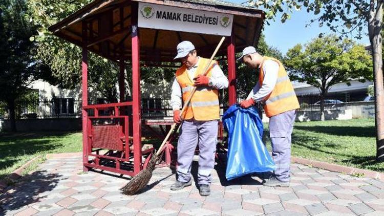 Mamak’taki parklarda temizlik çalışmaları devam ediyor