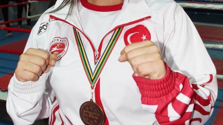 Elif Aynur bronz madalya kazandı