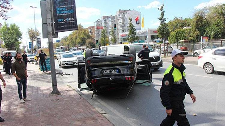 Beşiktaş’ta takla atan otomobil trafiği kilitledi