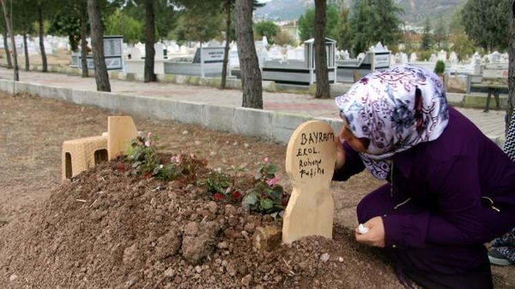 Bayramın annesi Adile Erol: Bize çok çiçek getiriyordu artık sıra bizde