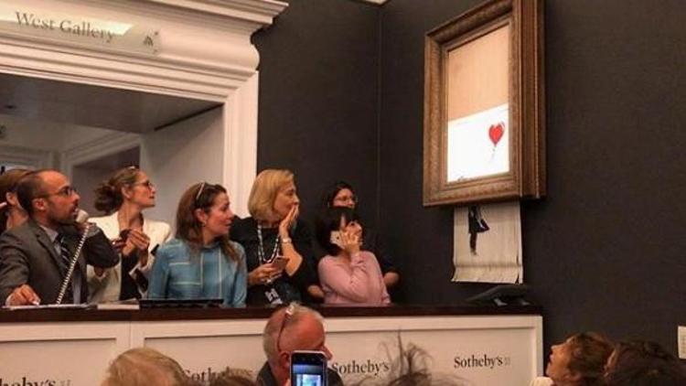 Banksynin Kırmızı Balonlu Kız resmi parçalara ayrıldı