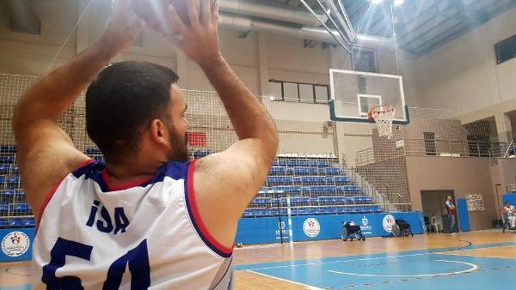 Basketbolla yaşama tutunan İsa, engel tanımıyor