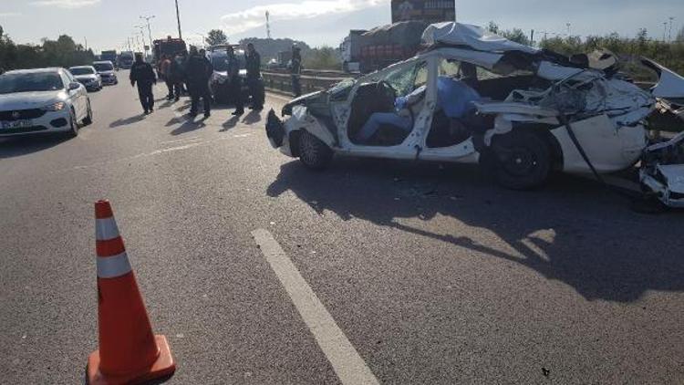 Bariyerleri aşan TIR, otomobili sürükledi; baba öldü, oğlu yaralı