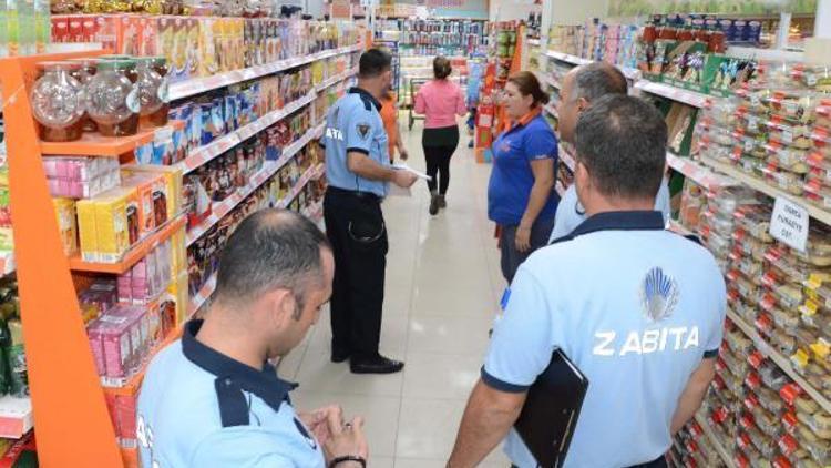 Torbalıda büyük market zincirlerine zabıtadan etiket kontrolü