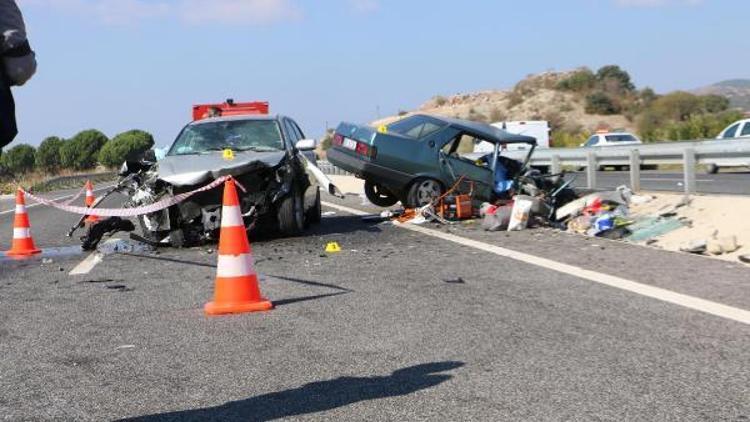 İki otomobil çarpıştı: Gezgin çifti öldü, Derin çifti yaralı