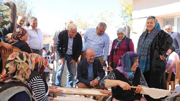 Başkan Çolakbayrakdar, pekmez şenliğine katıldı