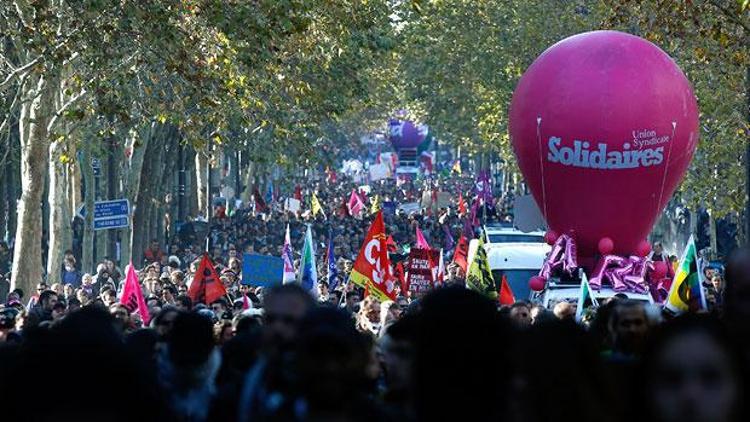 Fransa’nın 100’den fazla kentinde Macron’a protesto