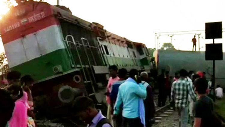 Hindistanda tren kazası: 5 ölü, 30 yaralı