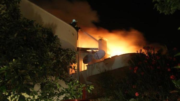 Balkonda yakılan mangal ateşinin çıkardığı yangın, 3 daireye sıçradı