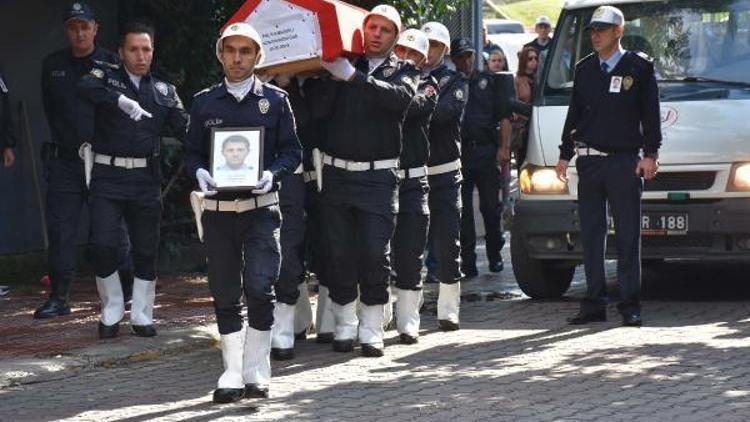 Görev başında kalp krizi geçirip ölen polis, toprağa verildi