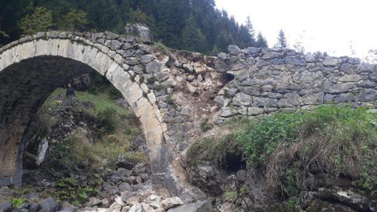 Gümüşhanede, kemer köprüde kaçak kazı yapan 4 kişi yakalandı