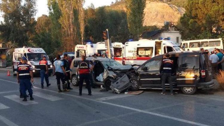 Mersin’de kaza: 2 kardeş öldü, 7 yaralı