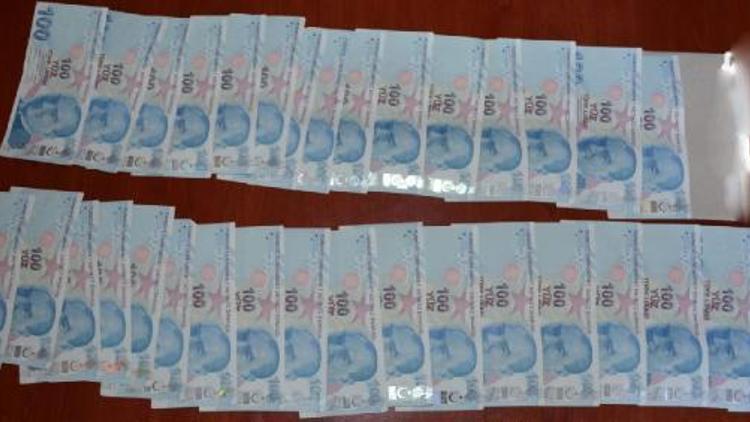 Otomobilde sahte banknotlar ele geçirildi: 2 kişi tutuklandı