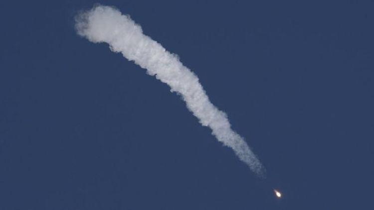 Soyuz roketi arızalandı, astronot ve kozmonot paraşütle atladı
