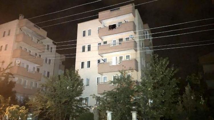 Bursada 5 katlı apartman, yıkılma tehlikesine karşı tahliye edildi (2)