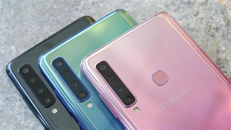 Samsungtan dört kameralı telefon: Galaxy A9