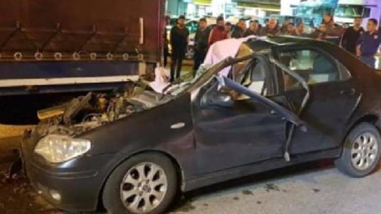 Otomobil TIRa çarptı: Ak Partili mahalle sorumlusu hayatını kaybetti