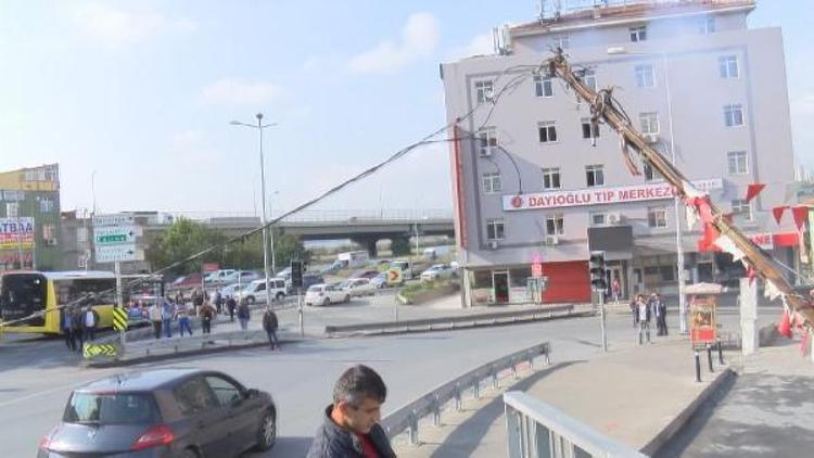 Başakşehirde elektrik kabloları yere sarktı trafik kilitlendi