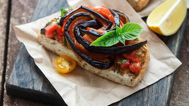 Tahinli ve patlıcanlı sandviç tarifi