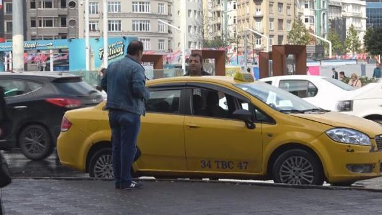 İstanbulun göbeğinde taksiciler bildiklerini okuyor