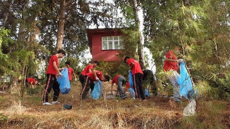 Gönüllü temizlik elçileri Kadirlide temizlik kampanyası başlattı