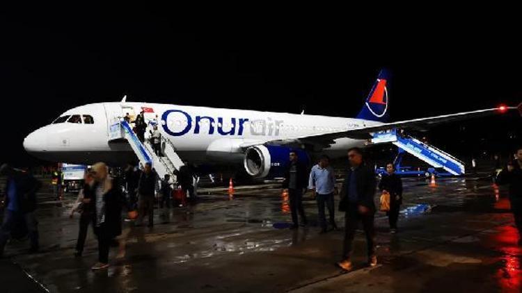 İstanbul-Malatya uçağı, Diyarbakıra zorunlu iniş yaptı (2)
