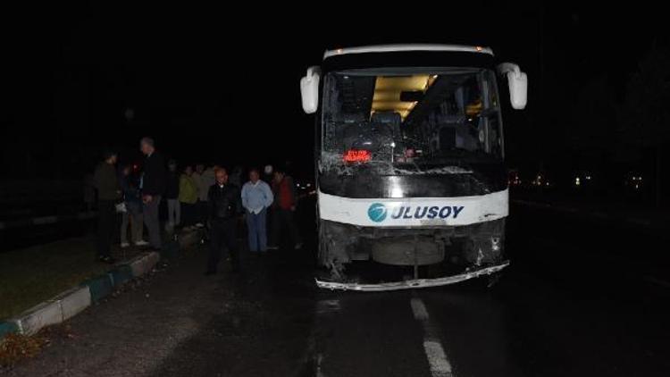 Kütahyada, otobüs, hafif ticari araca çarptı: 2 ölü