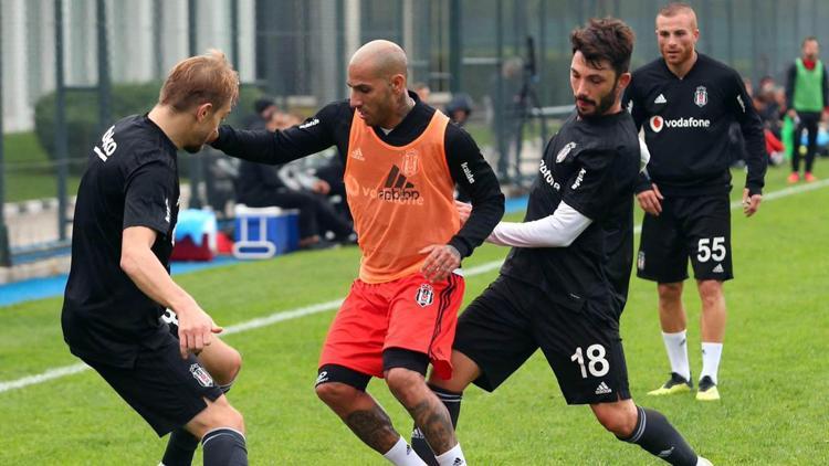 Beşiktaş, U21 takımıyla 2-2 berabere kaldı Adrianonun durumu...