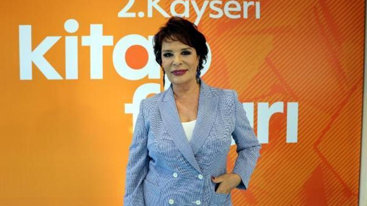 Hülya Koçyiğit: Atatürkün huzurunda, iyi bir sanatçı olmak için ant içtim