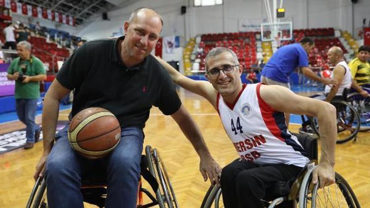 Erdenay ve Yıldızoğlu, tekerlekli sandalyede kozlarını paylaştı