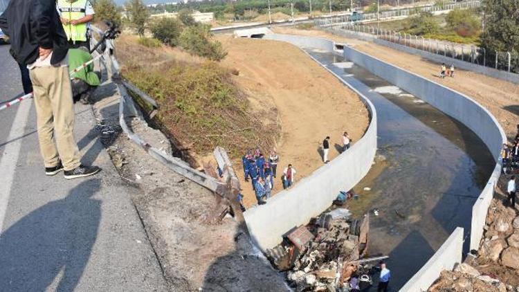 İzmirde, 22 göçmenin öldüğü kamyon faciasıyla ilgili 5 gözaltı (2) - Yeniden