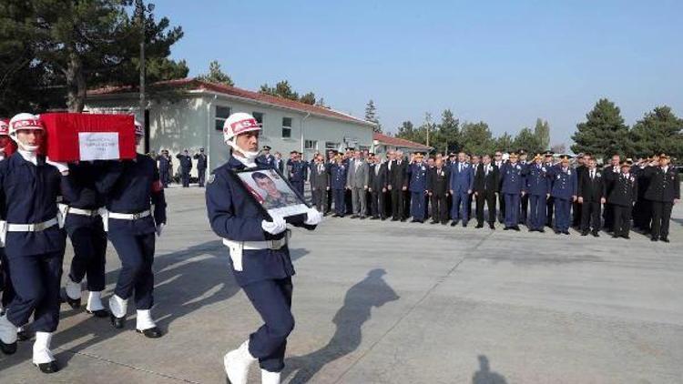 Kazada şehit olan Onbaşı Özyolcinin cenazesi, memleketine uğurlandı