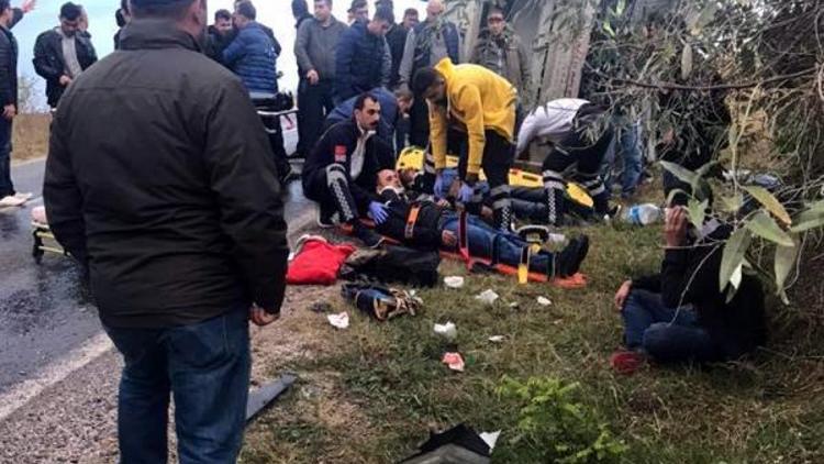 Edirnede askerleri taşıyan servis kaza yaptı: 13 yaralı