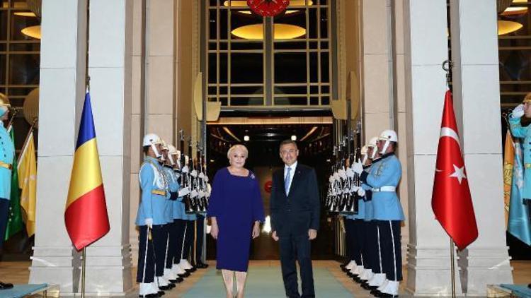 Cumhurbaşkanı Yardımcısı Fuat Oktay, Romanya Başbakanı Viorica Dancila ile görüştü / FOTOĞRAFLAR