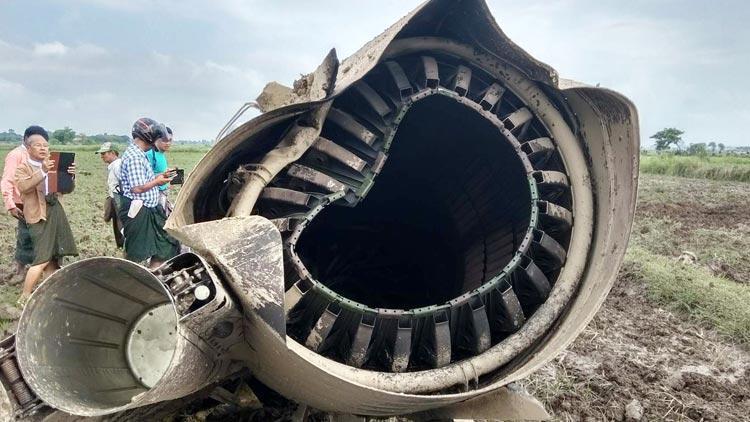 Myanmar’da askeri uçaklar çarpıştı: 3 ölü