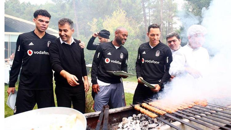 Beşiktaşta antrenman sonrası barbekü partisi